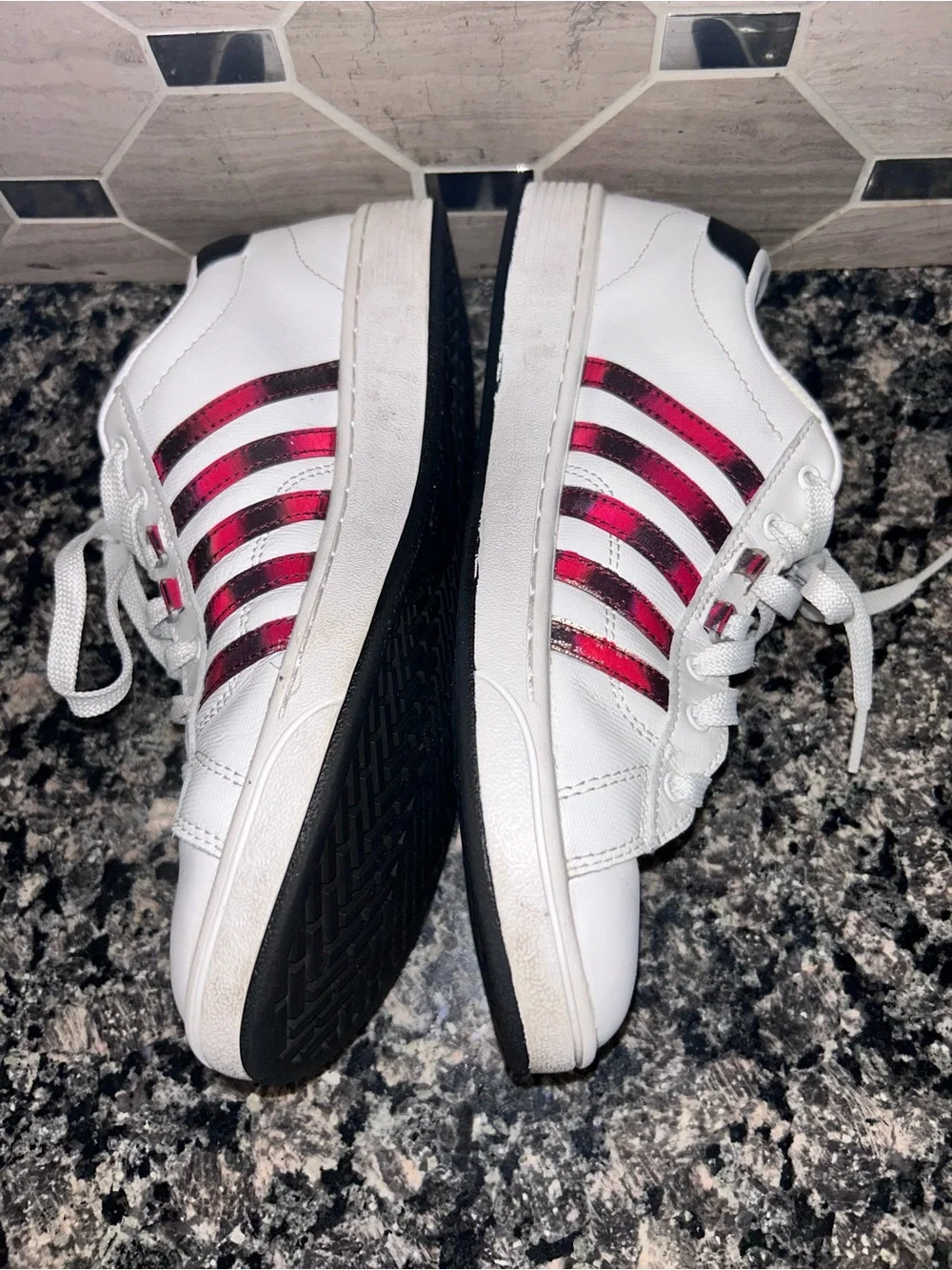 Women’s K-Swiss White Metallic Red/ pink Stripe Sneakers Size 10 Casual Shoes